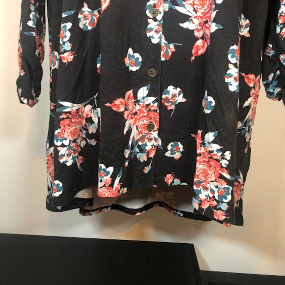Kim Rogers Size XXL Tunic top- black with floral design - Picture 5 of 15